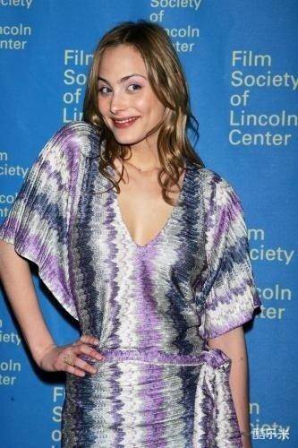 诺拉·阿娜泽德尔