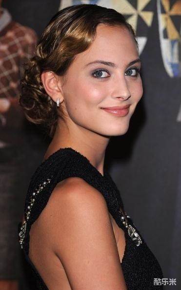 诺拉·阿娜泽德尔