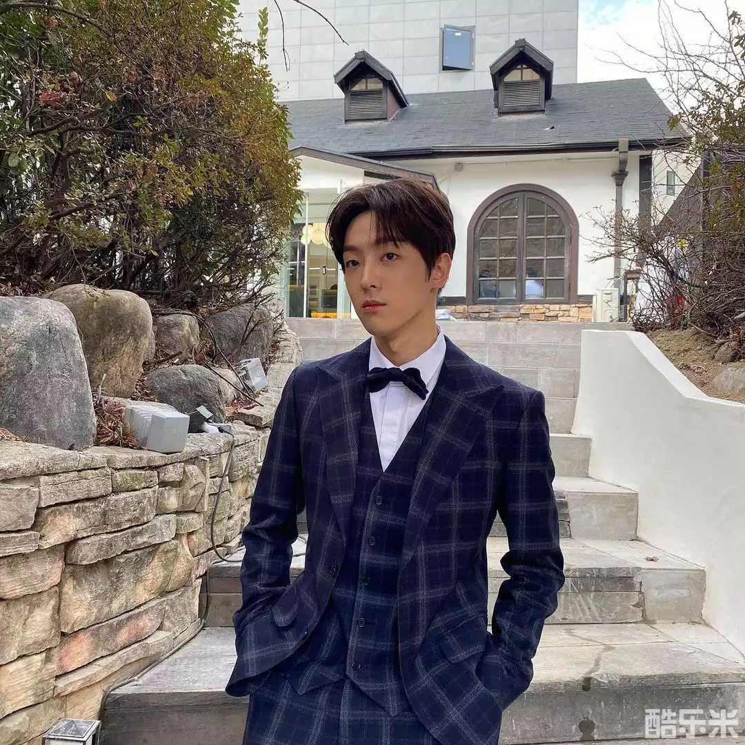 李泰彬