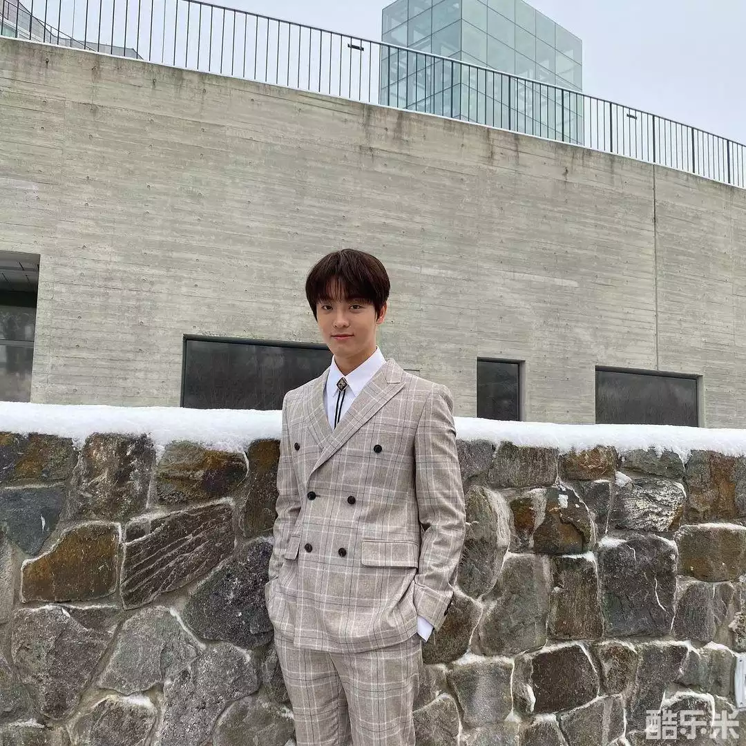 李泰彬