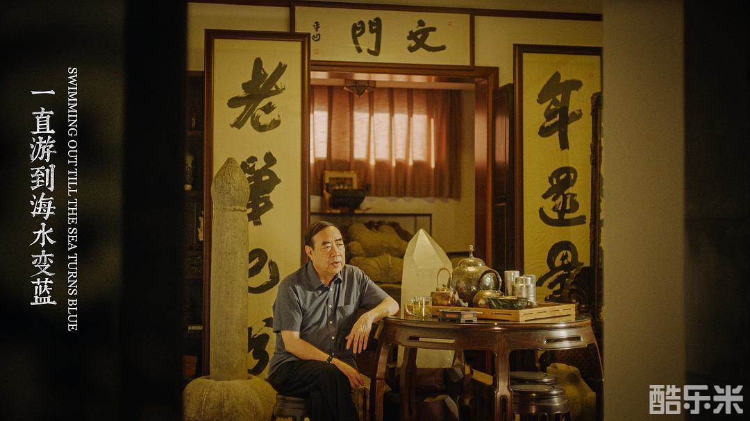 一直游到海水变蓝