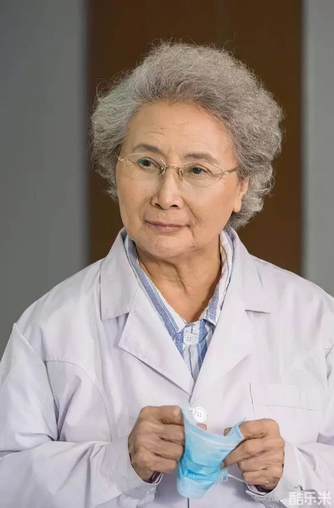 袁霞