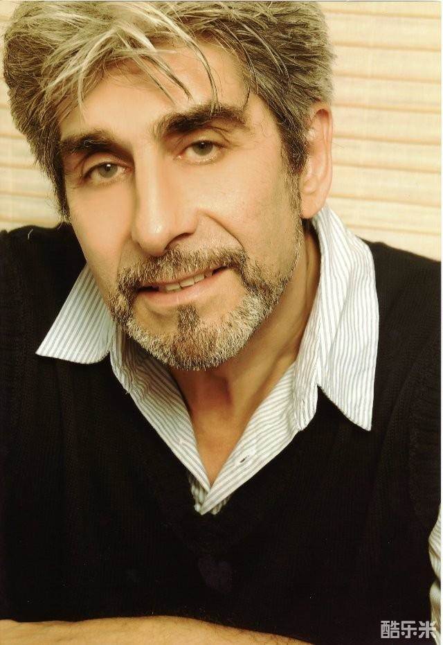 焦阿基诺·吉姆·库法罗