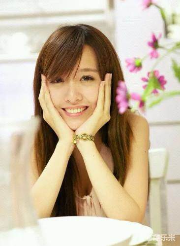 晁然