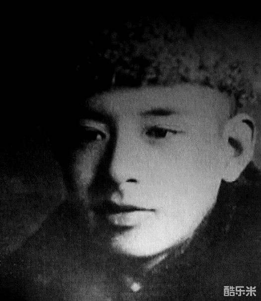 李默然