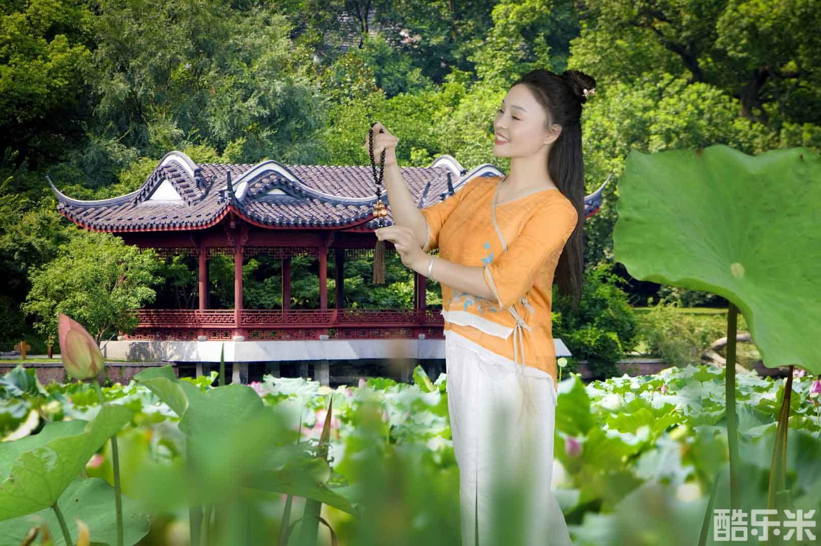 黄丽群