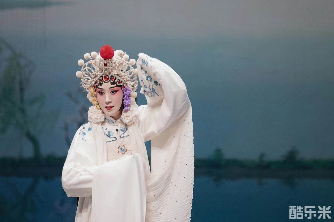 史依弘