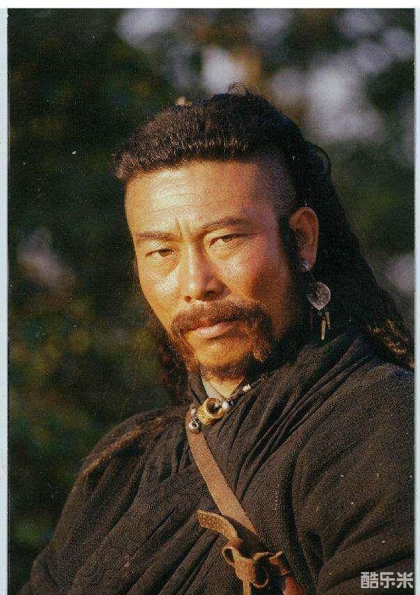 巴音