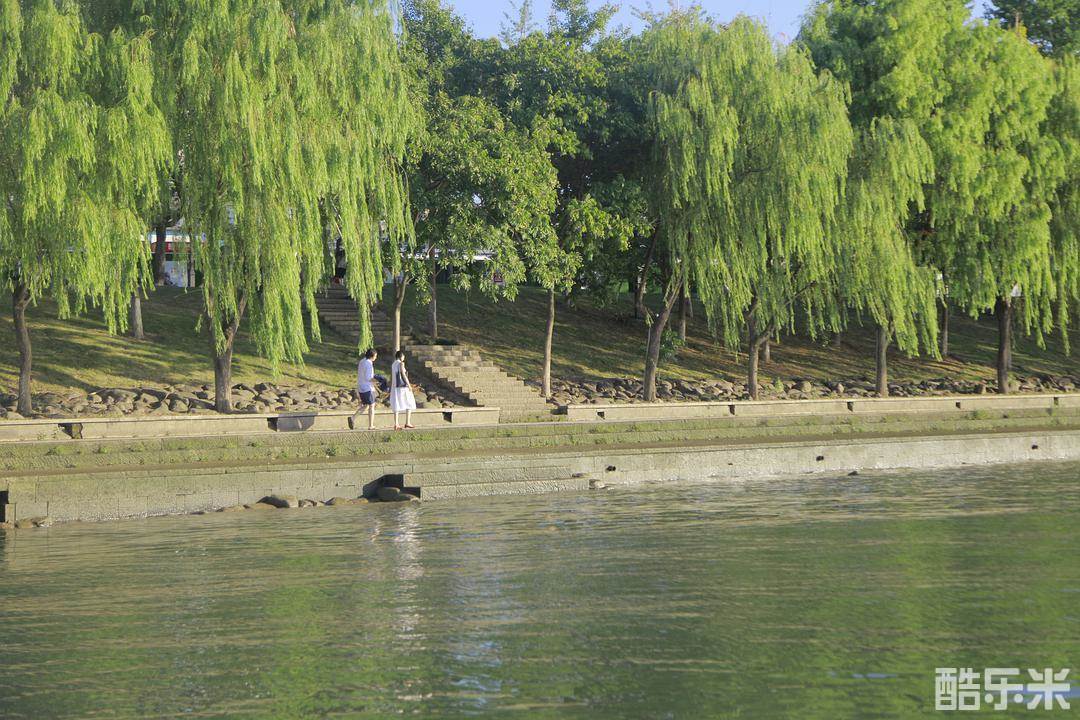 春江水暖