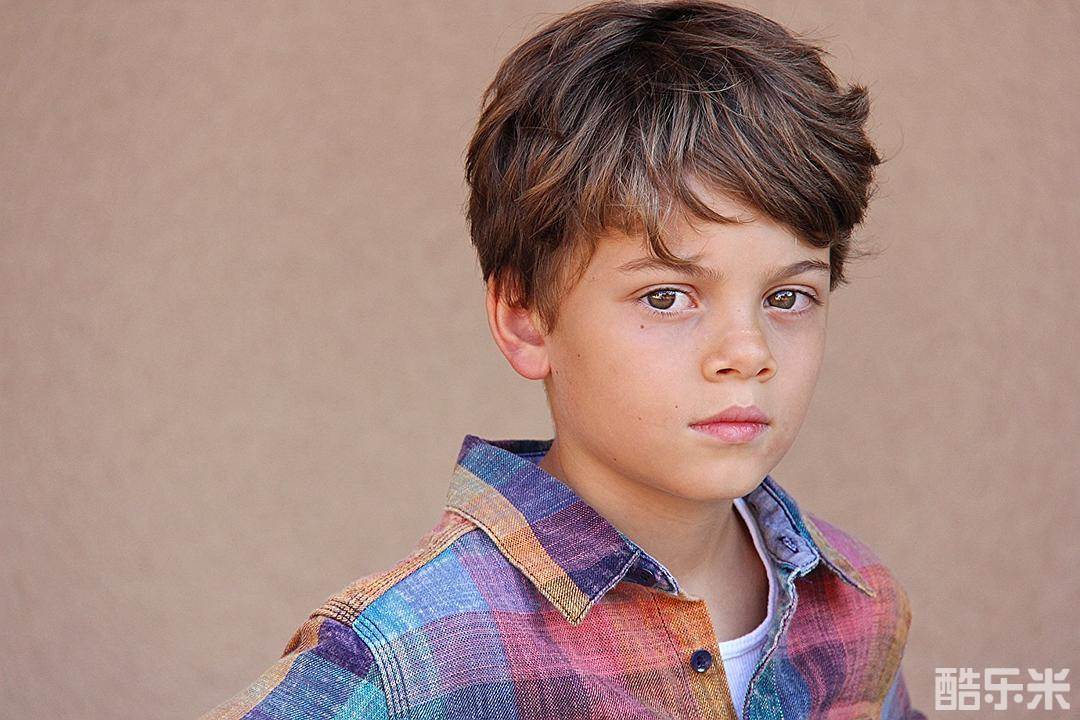 布雷肯·梅里尔