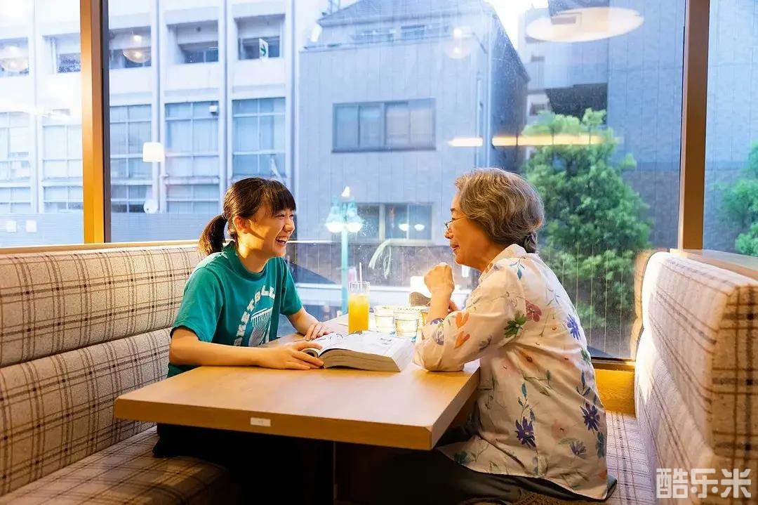 萍水相腐檐廊下