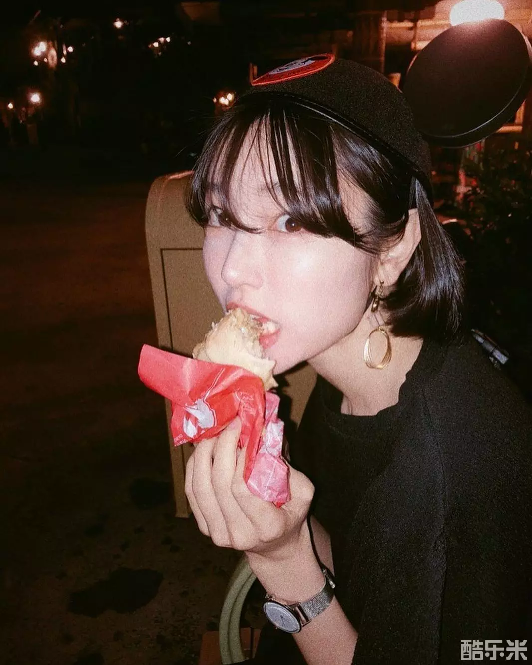 向里忧香