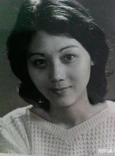 何英