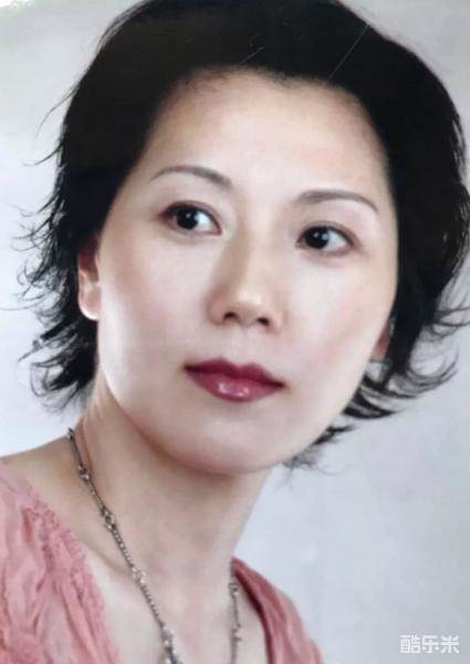 何英