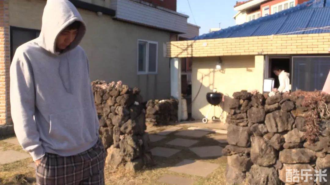 在水中