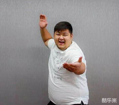敖日格乐