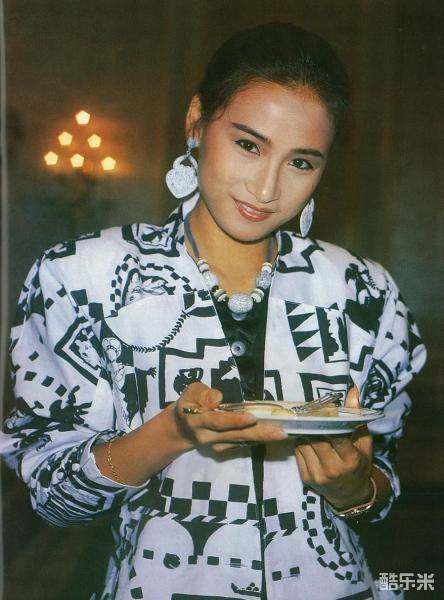 何美婷