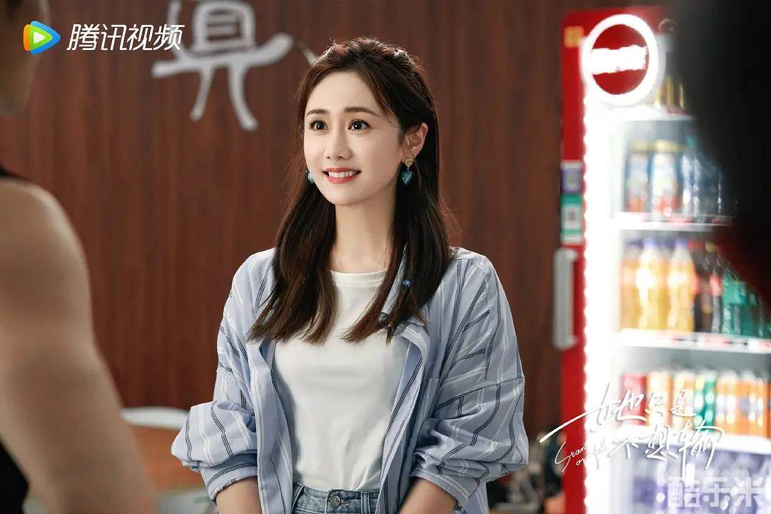 闪耀的她