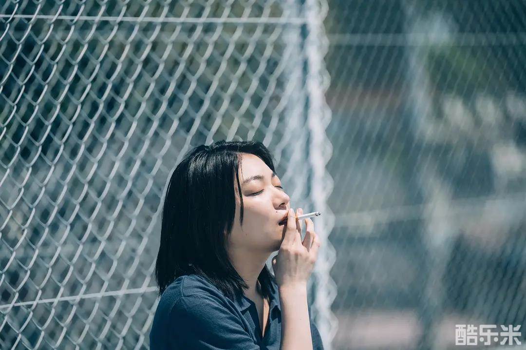 不愿恋爱的雀斑小姐