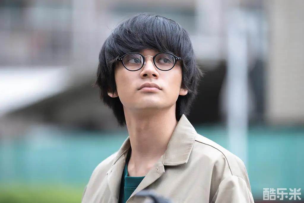 不愿恋爱的雀斑小姐