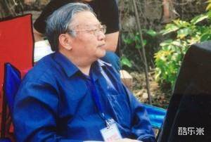 束一德