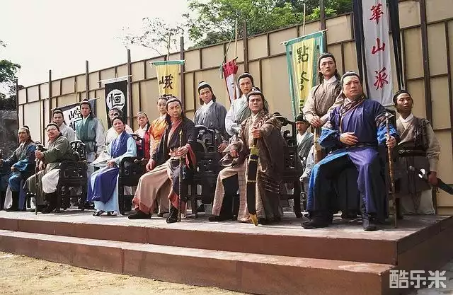 圆月弯刀