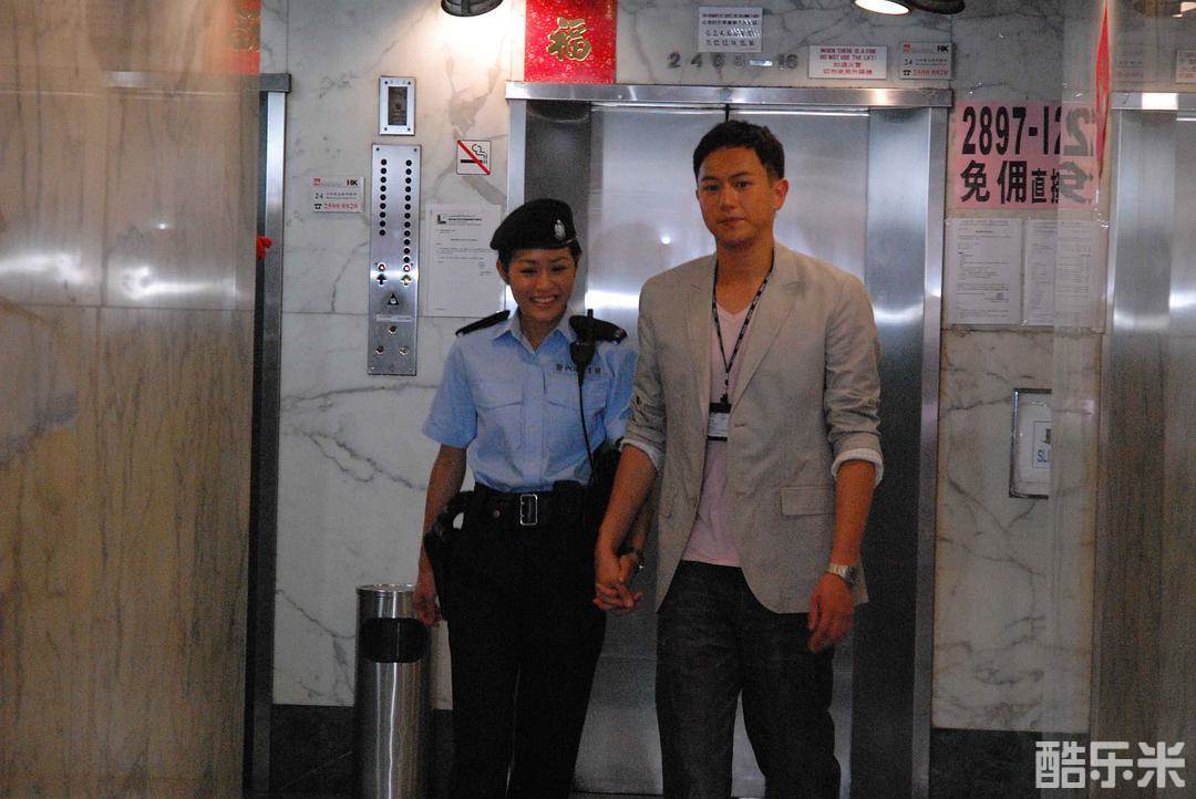 学警狙击