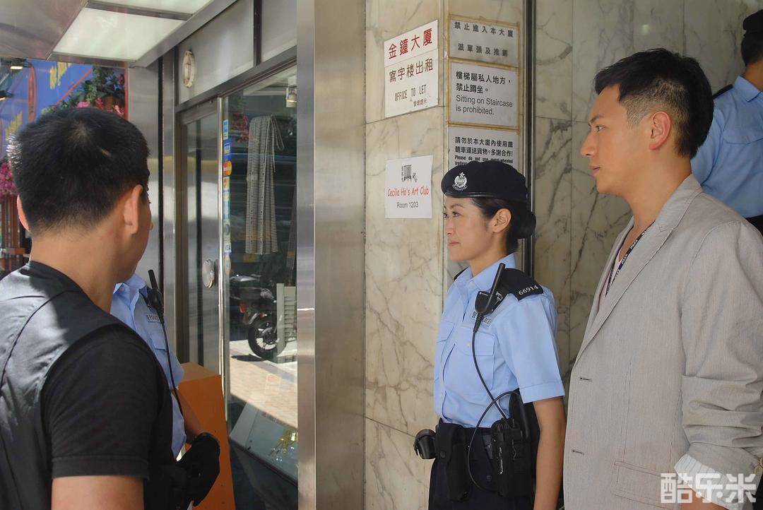 学警狙击
