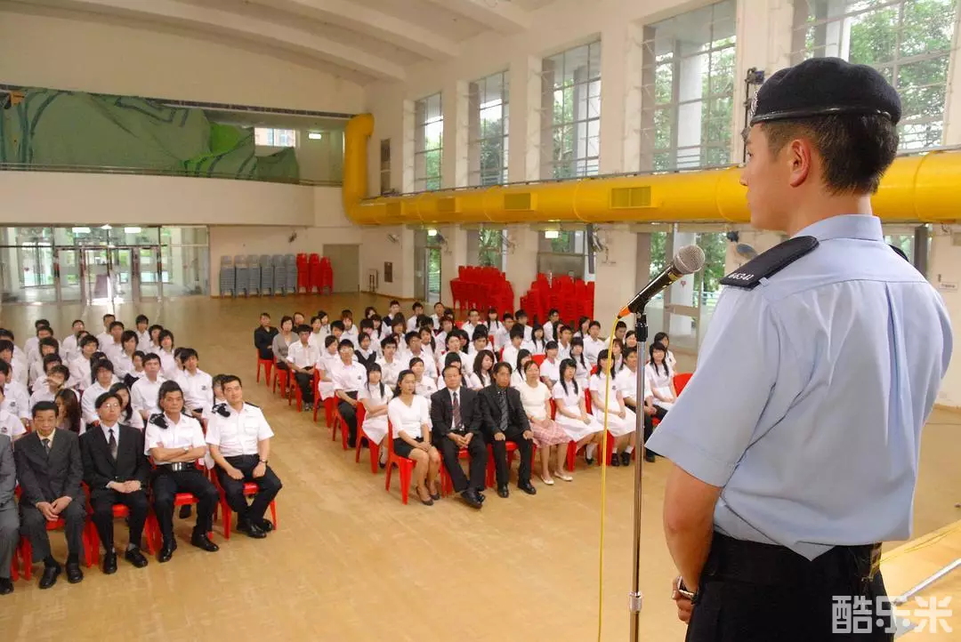 学警狙击