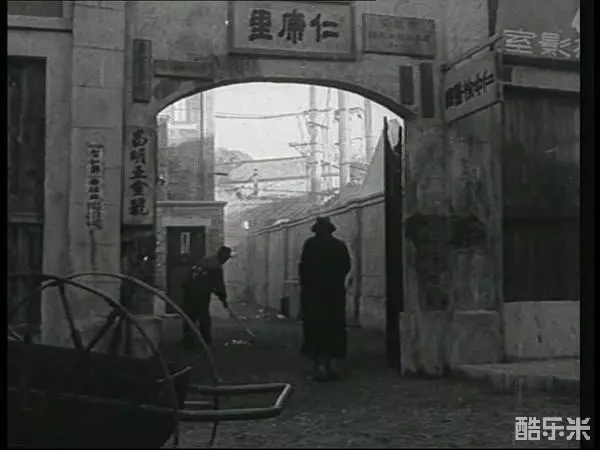 乌鸦与麻雀