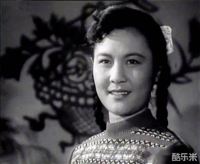 宏霞