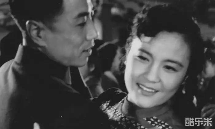 宏霞