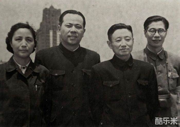 于伶