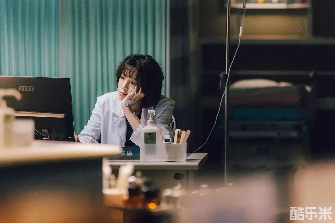 村里来了个暴走女外科