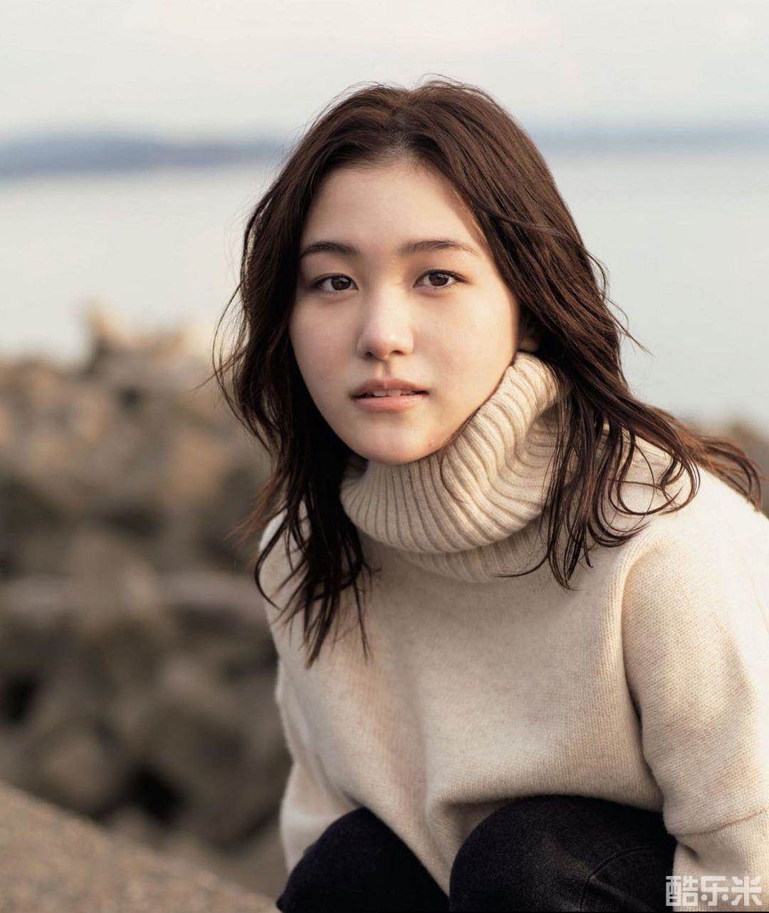 山口麻友