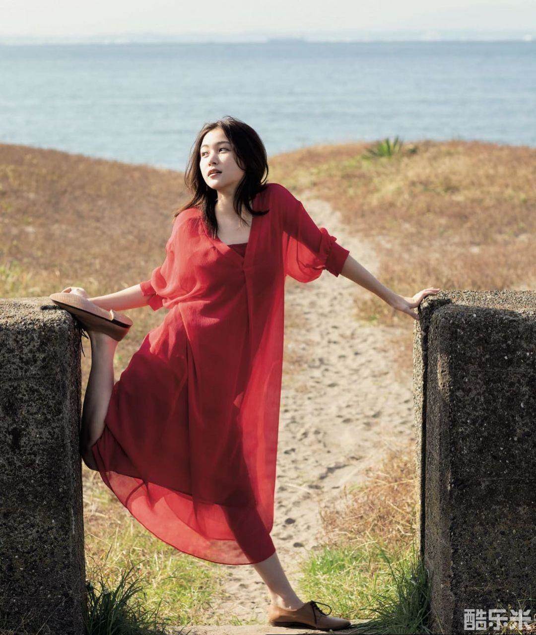 山口麻友