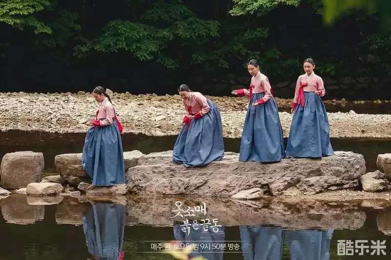 衣袖红镶边