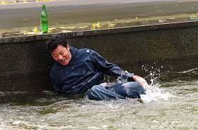 卢映