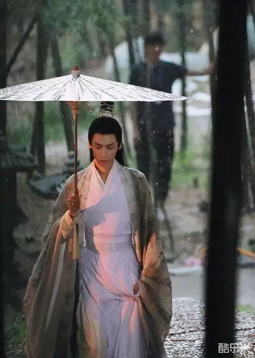 皓衣行