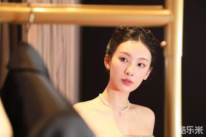 白旭含