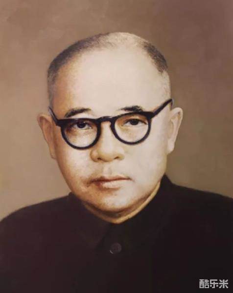 王亚南