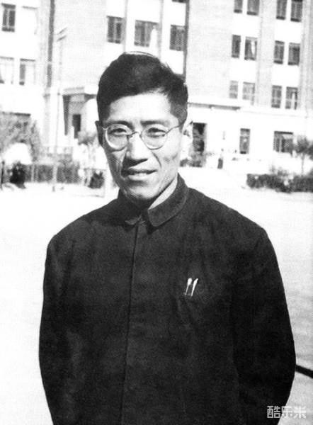 陆元九