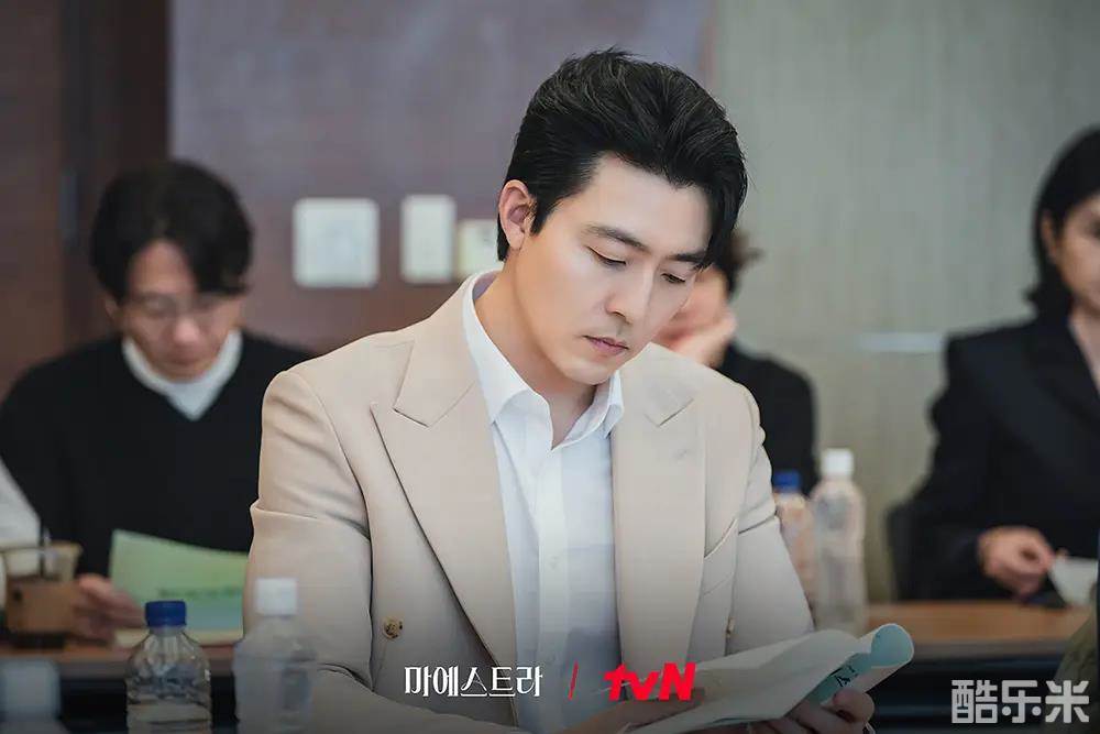 大指挥家: 弦上的真相