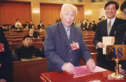 党鸿辛
