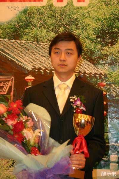 刘世振
