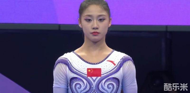 左彤