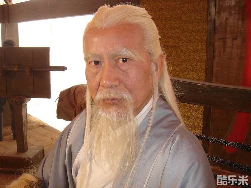 何雷
