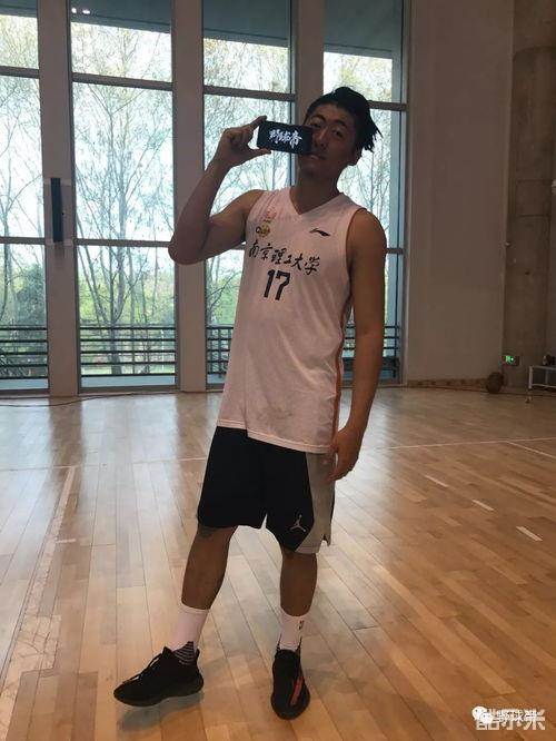 李峙锦