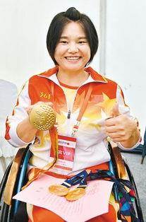 董飞霞