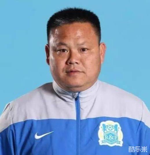 谢育新